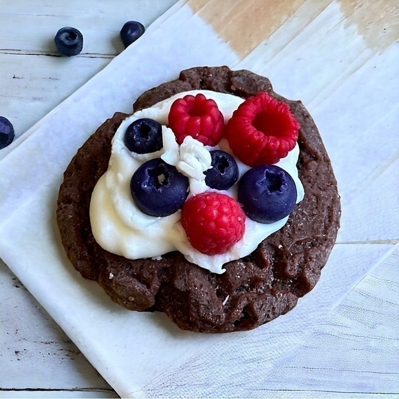 ⚠️SALE Candle // Handmade Cookie And Berries Soy Wax Candle SEND OFFERS - Picture 5 of 5